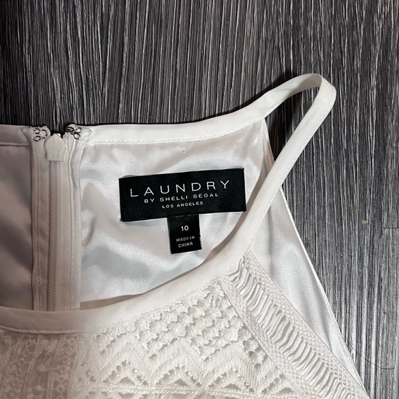 Beautiful knit dress brand:: Laundry by Shelli Segal size: 10, white color - Picture 8 of 8